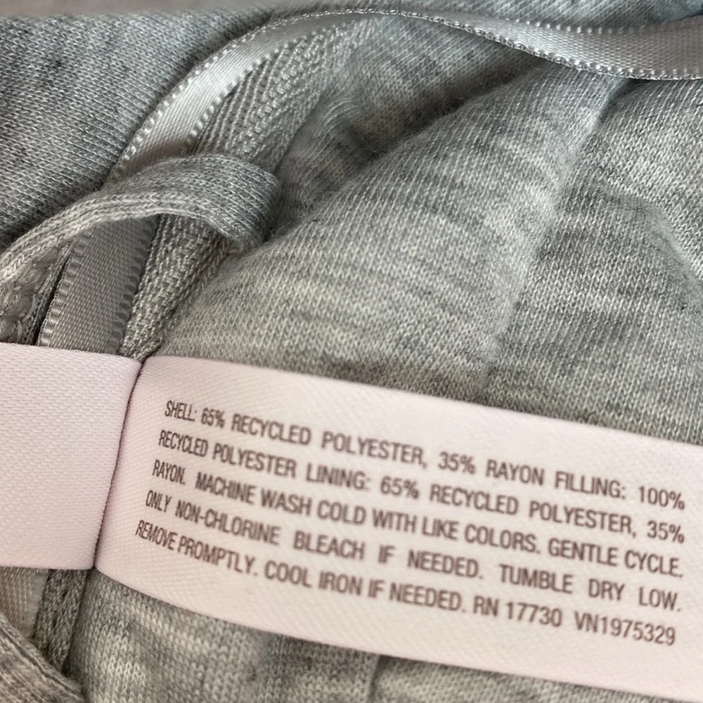 Auden light gray quilted robe NWT